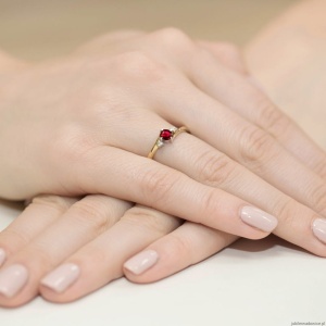 Pierścionek W346B Rubin 0,30ct żółte złoto
