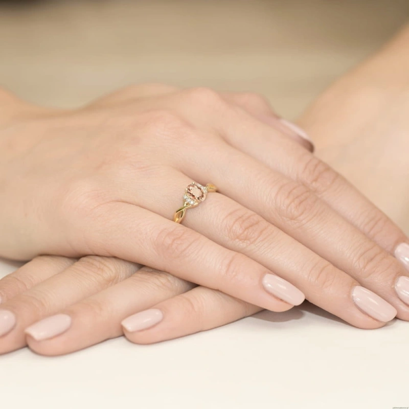 Pierścionek W019 Morganit 0,40ct żółte złoto