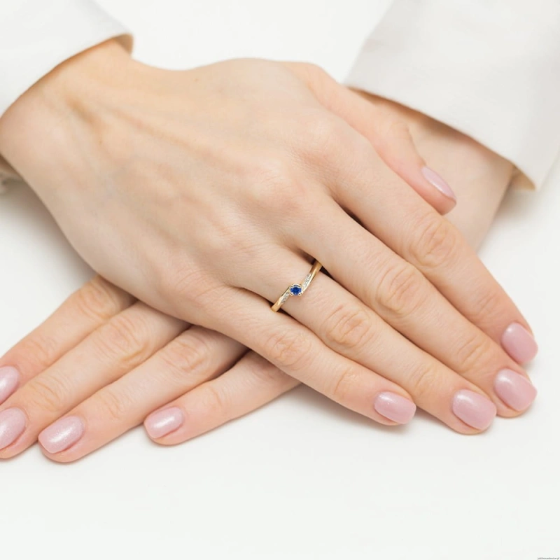 Pierścionek W0262 Szafir 0,15ct żółte złoto