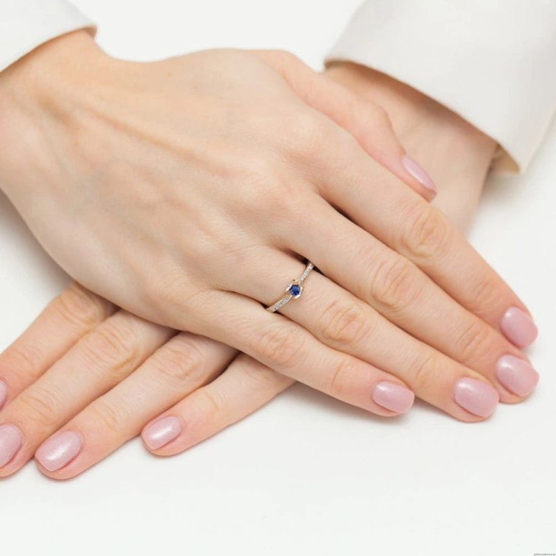 Pierścionek W0435 Szafir 0,15ct żółte złoto