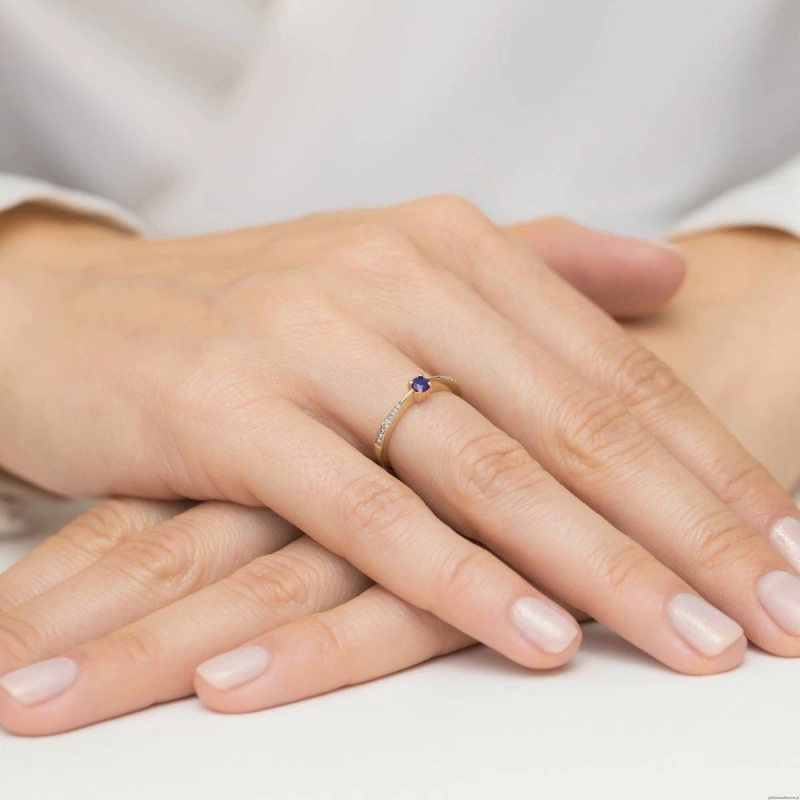 Pierścionek W0465 Szafir 0,15ct żółte złoto