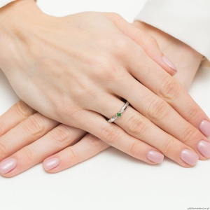 Pierścionek W0469 Szmaragd 0,15ct białe złoto