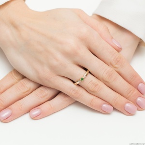 Pierścionek W0469 Szmaragd 0,15ct żółte złoto