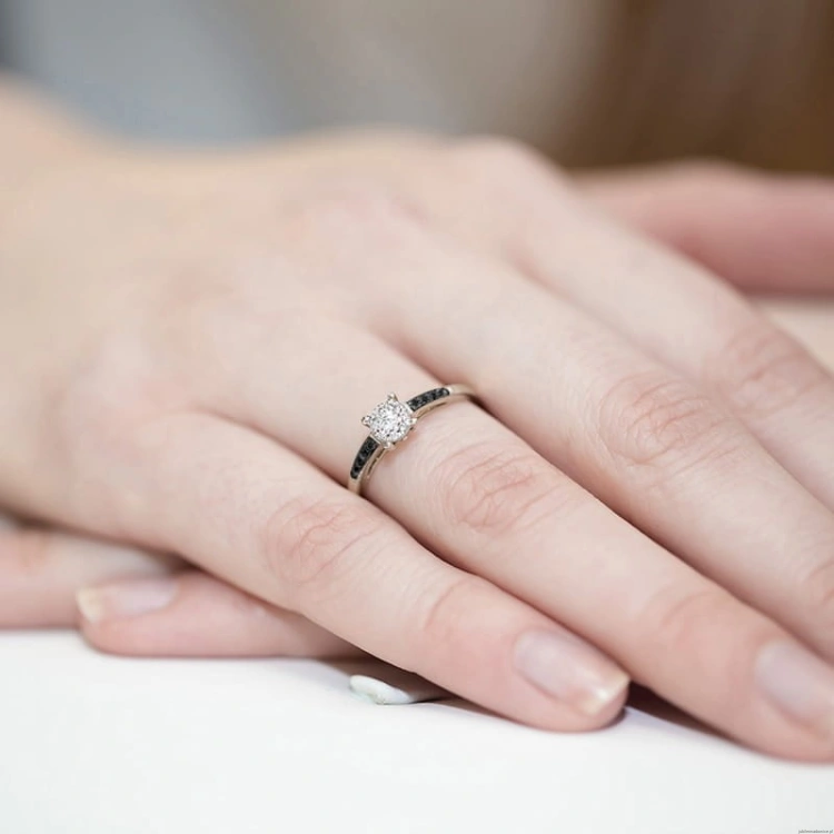 Pierścionek W055 Diament 0,08ct białe złoto