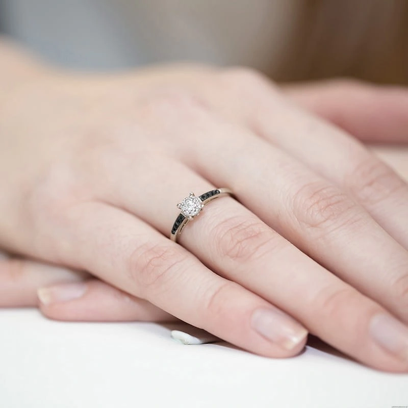Pierścionek W055 Diament 0,08ct białe złoto