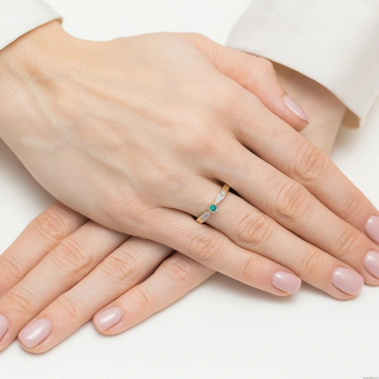 Pierścionek W0613 Szmaragd 0,15ct żółte złoto