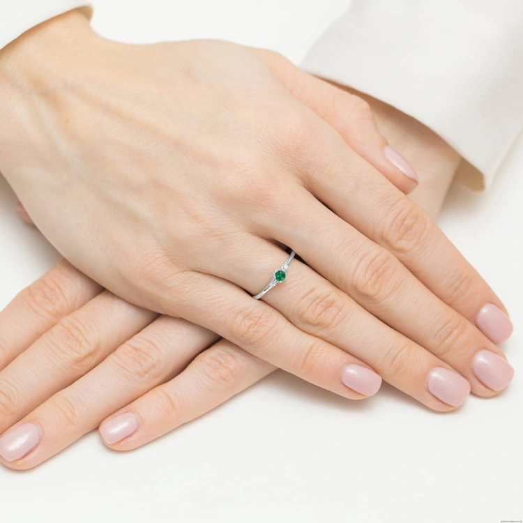 Pierścionek W0614 Szmaragd 0,15ct białe złoto
