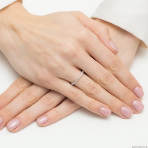 Pierścionek W0635 z diamentami białe złoto