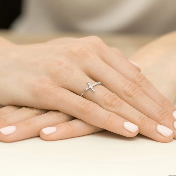Pierścionek W0636 z diamentami białe złoto