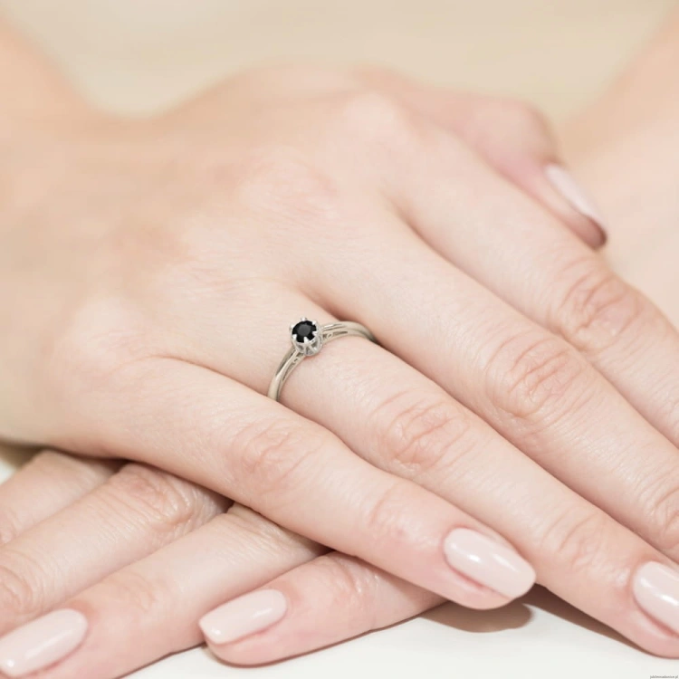 Pierścionek W133 Czarny Diament 0,20ct białe złoto