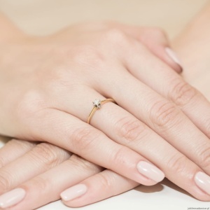 Pierścionek W220 Diament 0,12ct żółte złoto