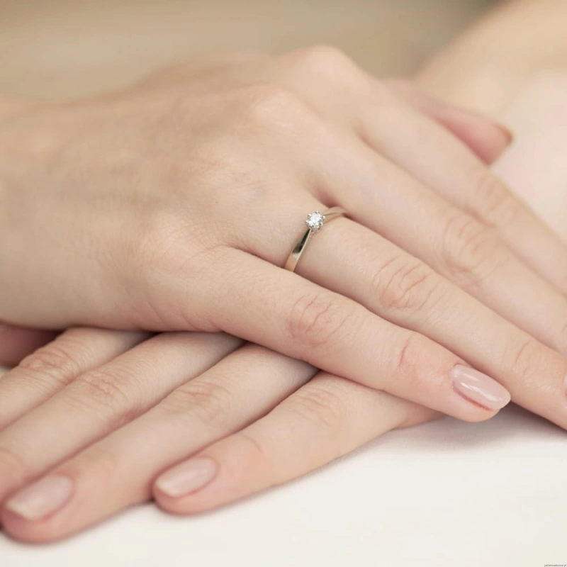 Pierścionek W229 Diament 0,08ct białe złoto