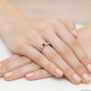 Pierścionek W411 Czarny Diament 0,12ct różowe złoto