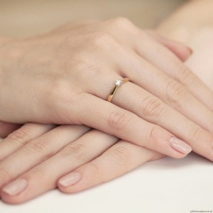 Pierścionek W229 Diament 0,08ct żółte złoto