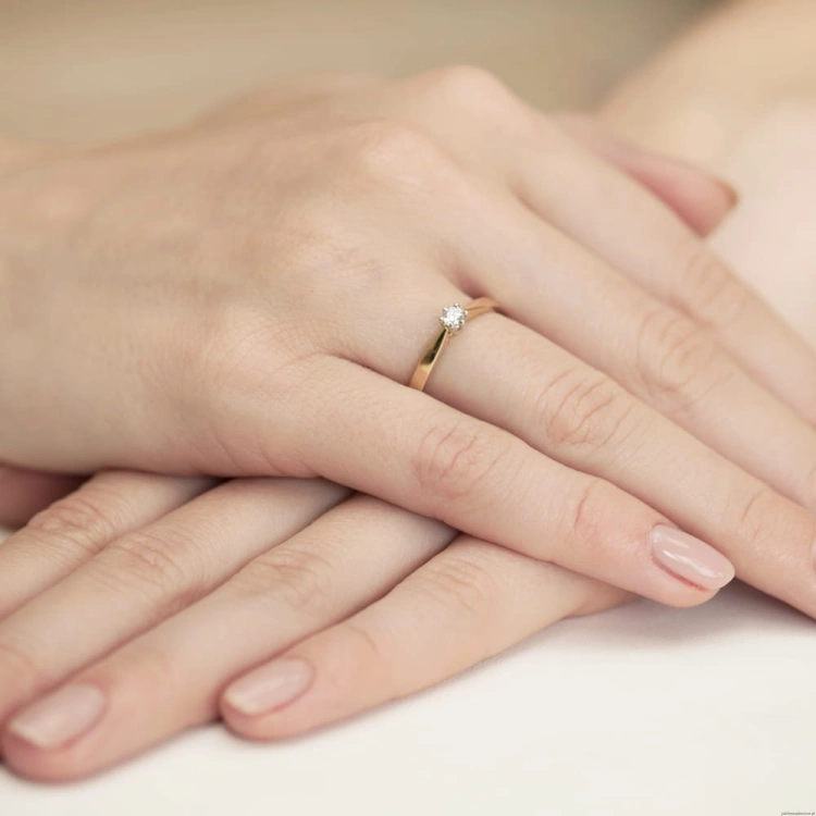 Pierścionek W229 Diament 0,08ct żółte złoto