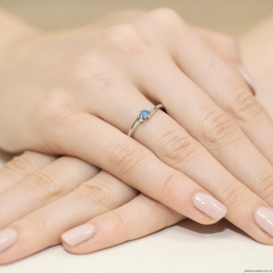 Pierścionek W346 Topaz 0,15ct białe złoto