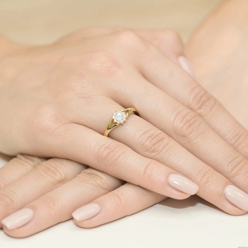 Pierścionek W185 Diament 0,10ct żółte złoto