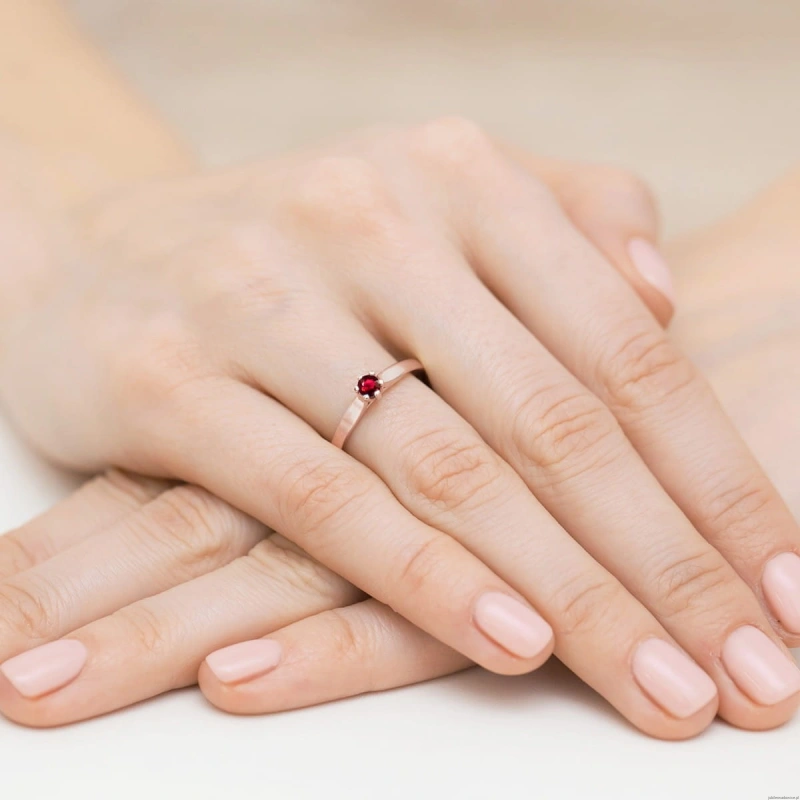 Pierścionek W222 Rubin 0,15ct różowe złoto