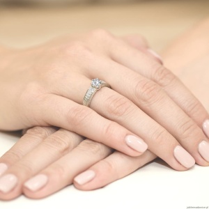 Pierścionek W075 Biały Szafir 0,60ct białe złoto