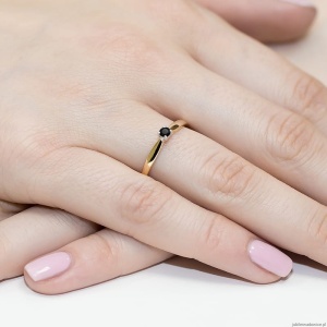 Pierścionek W045 Czarny Diament 0,12ct żółte złoto