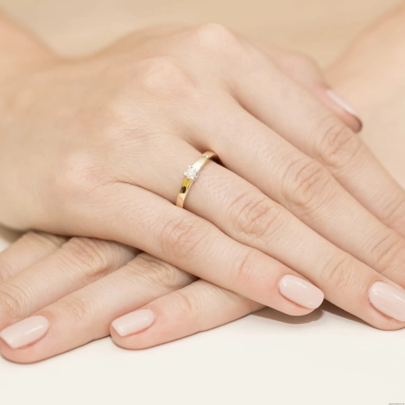 Pierścionek W225 Diament 0,12ct żółte złoto