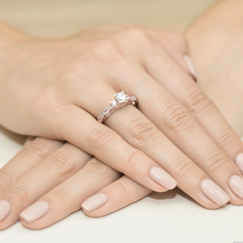 Pierścionek W023 Biały szafir 0,60ct różowe złoto