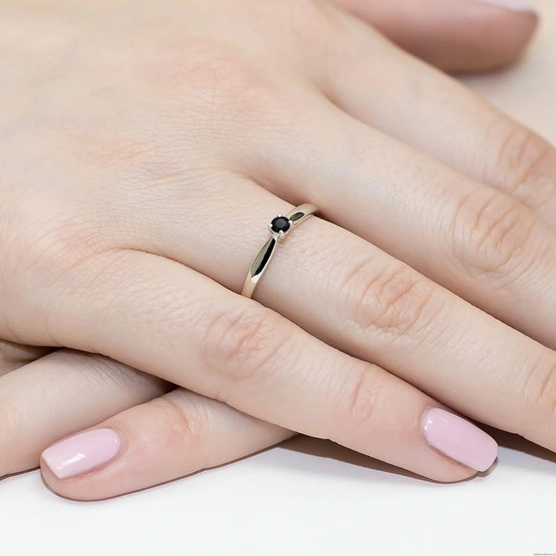 Pierścionek W045 Czarny Diament 0,12ct białe złoto