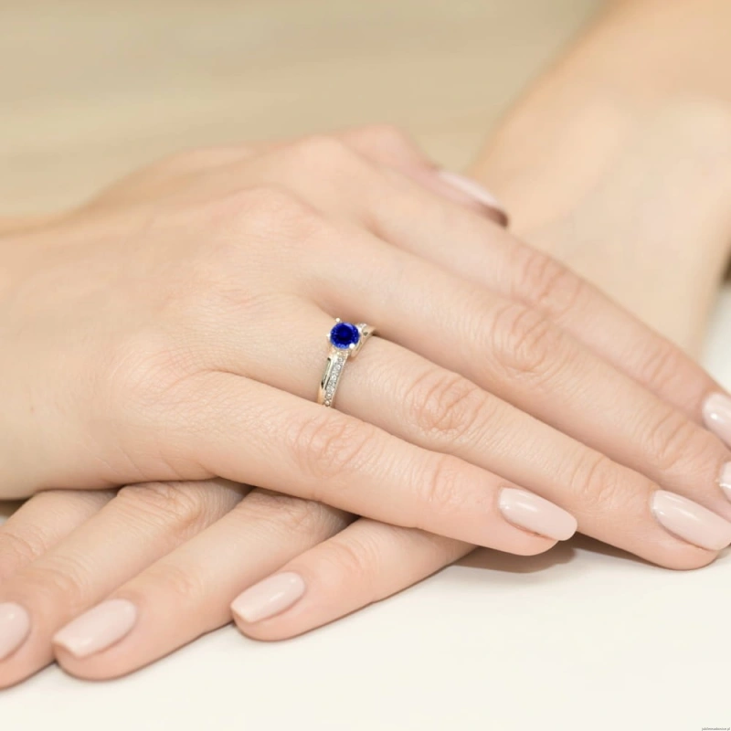 Pierścionek W106 Szafir 0,50ct białe złoto
