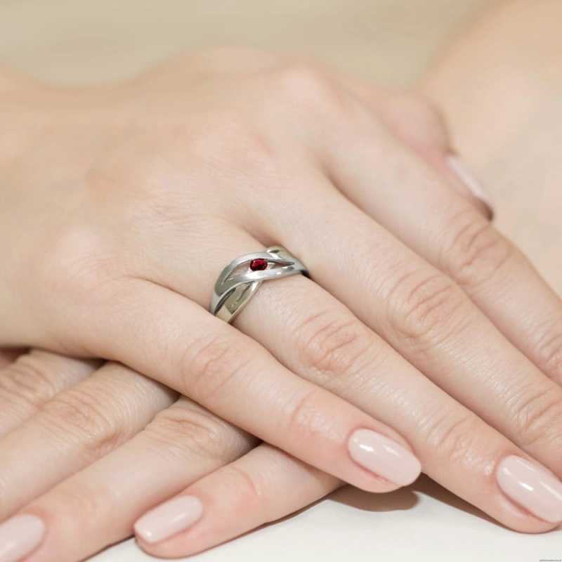 Pierścionek W156 Rubin 0,15ct białe złoto