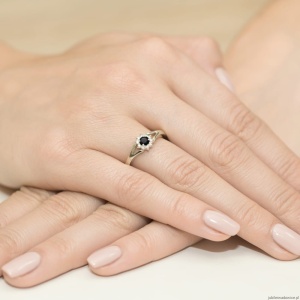 Pierścionek W185 Czarny Diament 0,12ct białe złoto