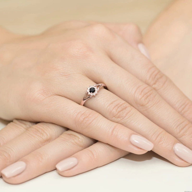 Pierścionek W185 Czarny Diament 0,12ct różowe złoto