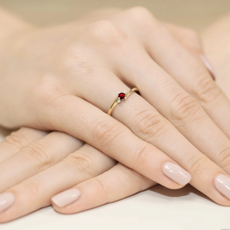 Pierścionek W346 Rubin 0,15ct żółte złoto