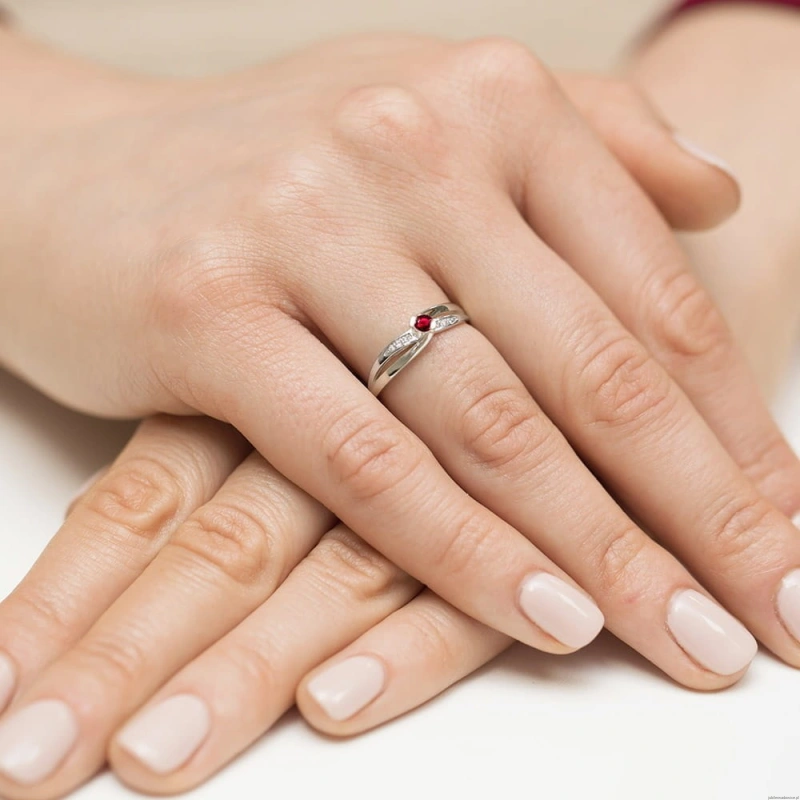 Pierścionek W415 Rubin 0,15ct białe złoto