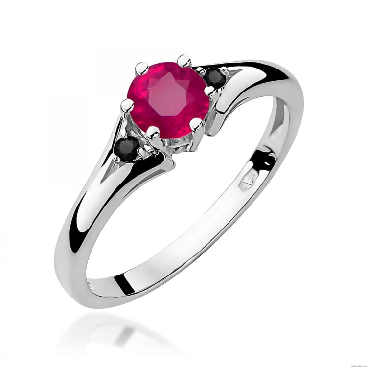 Pierścionek W0076 Rubin 0,60ct białe złoto z czarnymi diamentami