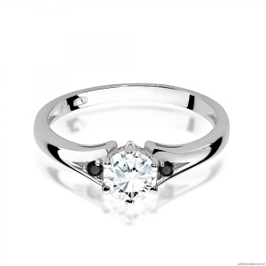Pierścionek W0076 Biały Szafir 0,60ct białe złoto z czarnymi diamentami