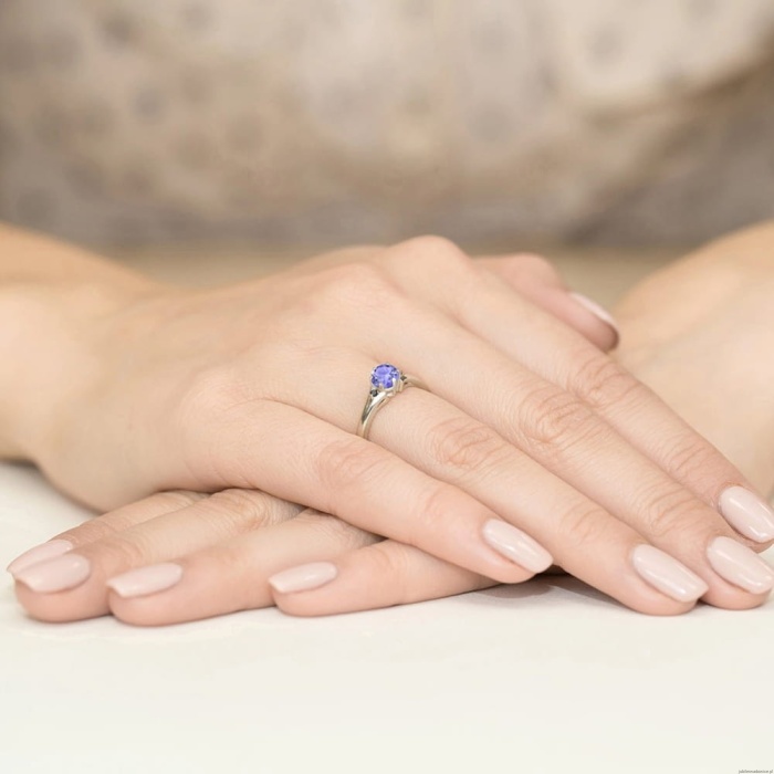 Pierścionek W0076 Tanzanit 0,50ct białe złoto z czarnymi diamentami