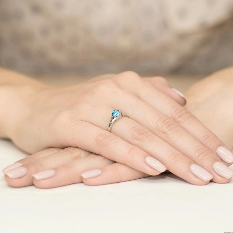 Pierścionek W0076 Topaz 0,50ct białe złoto z czarnymi diamentami