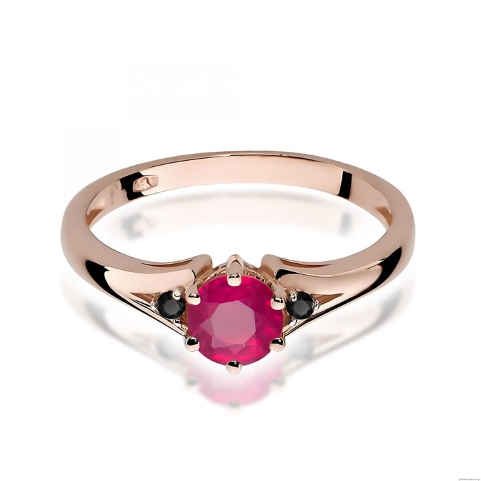Pierścionek W0076 Rubin 0,60ct różowe złoto z czarnymi diamentami