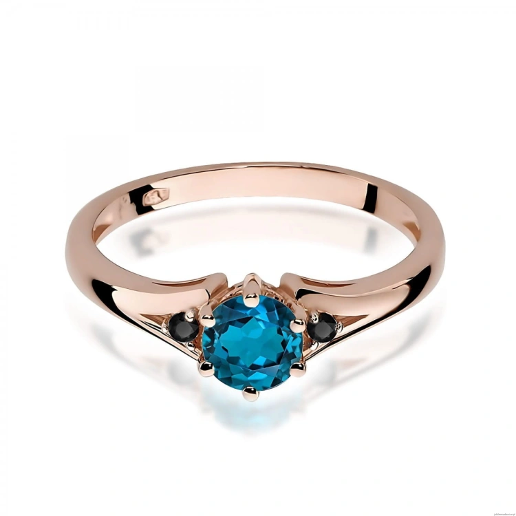 Pierścionek W0076 Topaz London Blue 0,50ct różowe złoto z czarnymi diamentami