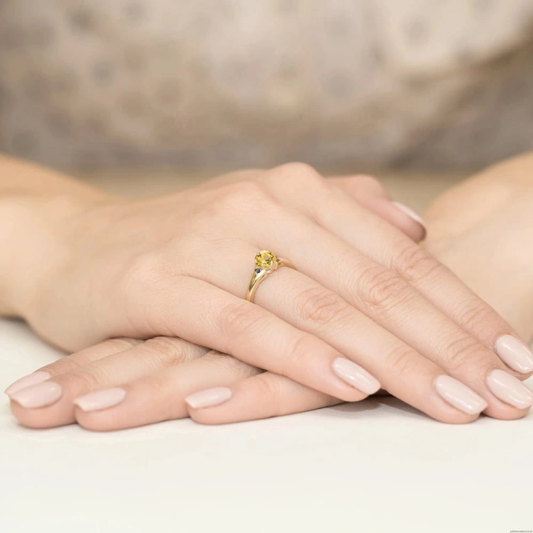 Pierścionek W0076 Cytryn 0,50ct żółte złoto z czarnymi diamentami