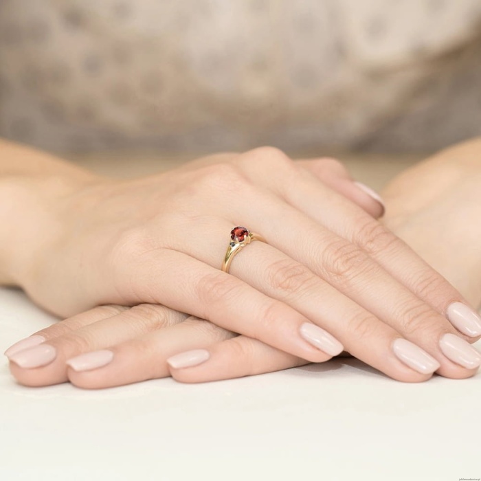 Pierścionek W0076 Granat 0,60ct żółte złoto z czarnymi diamentami