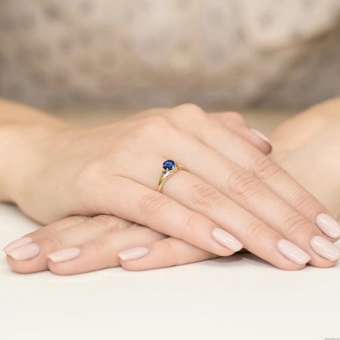 Pierścionek W0076 Szafir 0,50ct żółte złoto z czarnymi diamentami