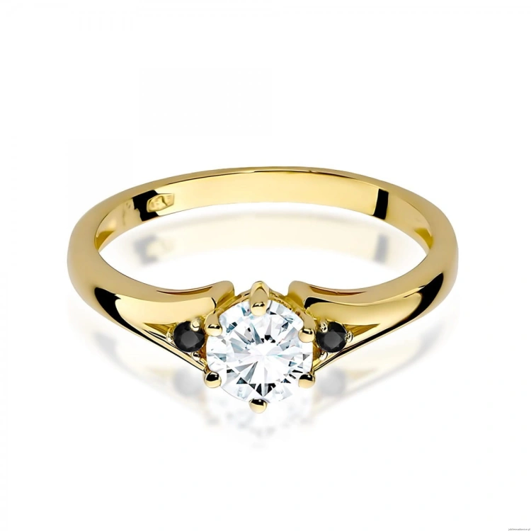 Pierścionek W0076 Biały Szafir 0,60ct żółte złoto z czarnymi diamentami