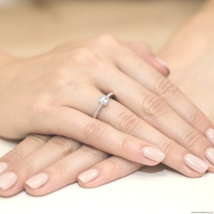 Pierścionek W067 Biały Szafir 0,50ct różowe złoto