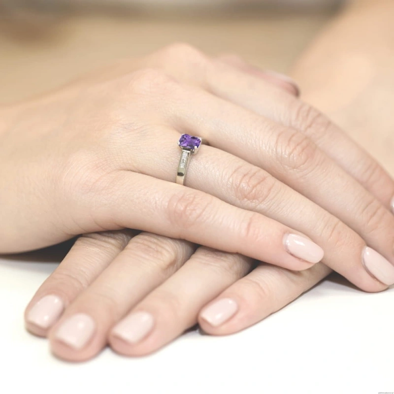 Pierścionek W078 Ametyst 0,50ct białe złoto