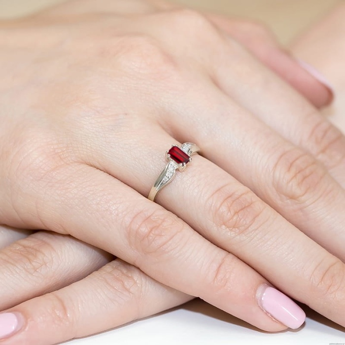 Pierścionek W094 Rubin 0,80ct białe złoto