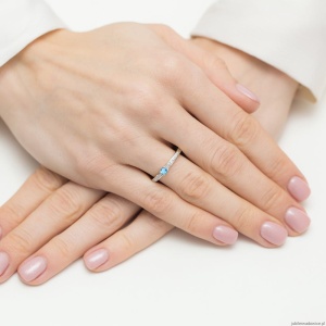 Pierścionek W0288 Topaz 0,15ct białe złoto