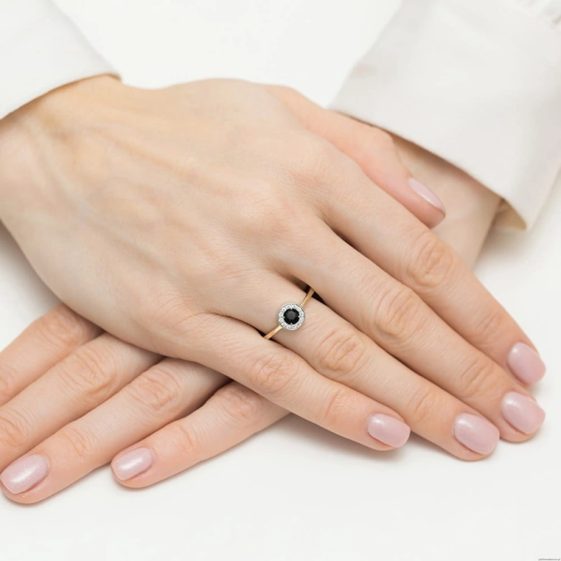 Pierścionek W0616 Czarny Diament 0,30ct żółte złoto