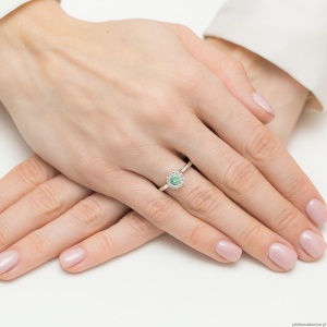 Pierścionek W0622 Szmaragd 0,50ct białe złoto