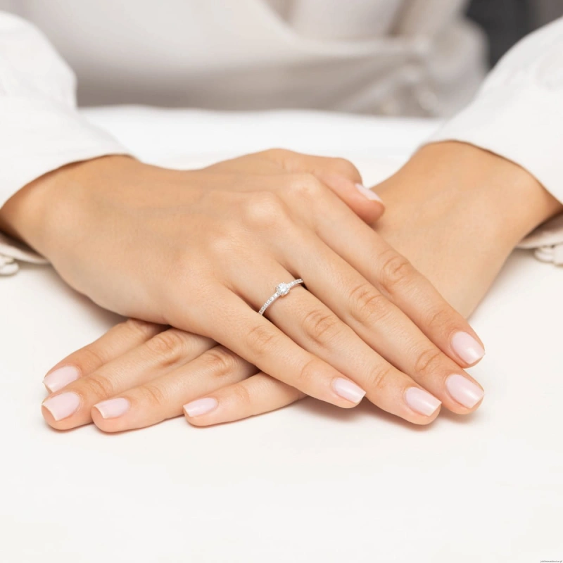 Pierścionek W0671 z diamentami różowe złoto